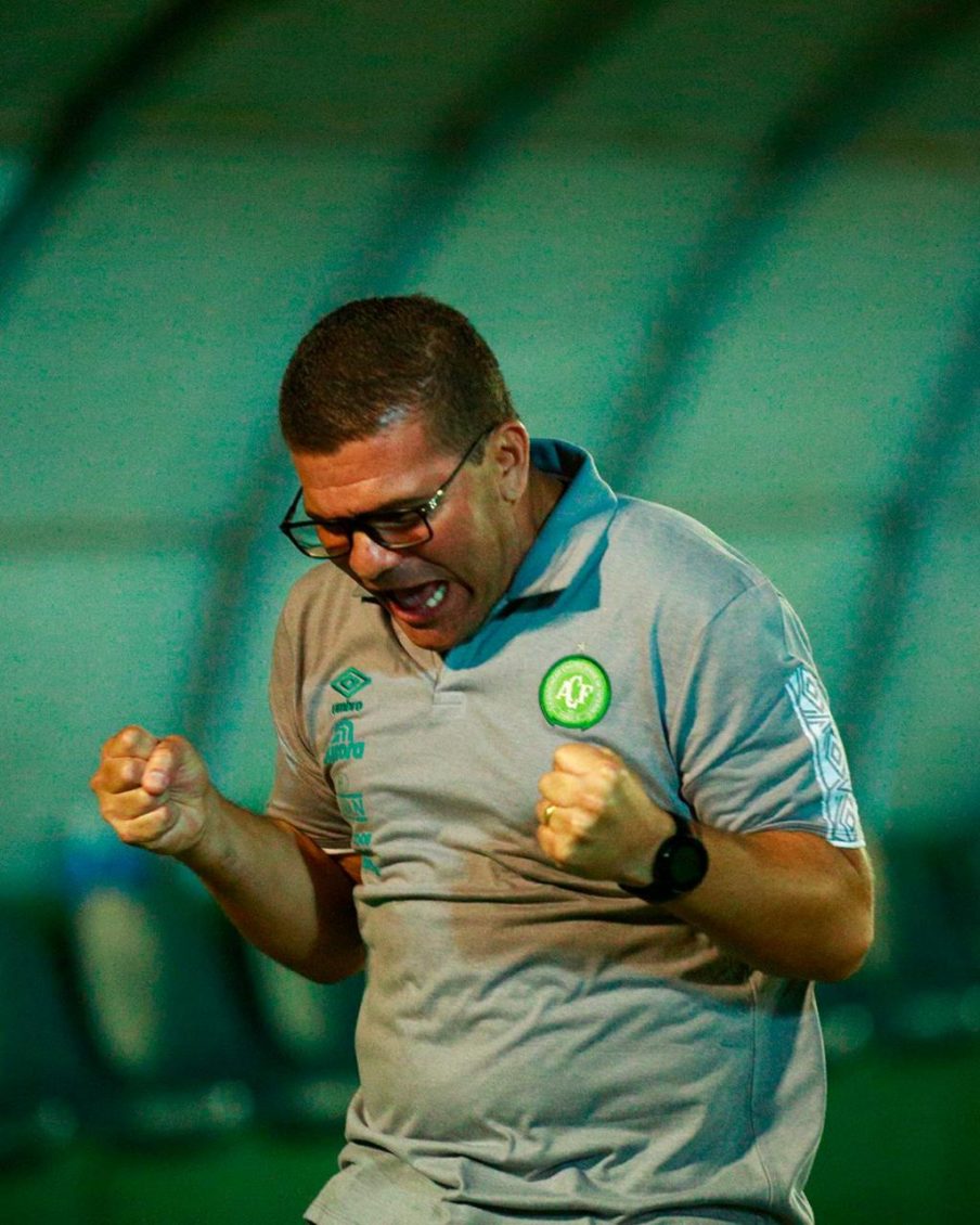 Umberto Louzer vive a maior sequência de jogos sem perder ClicRDC