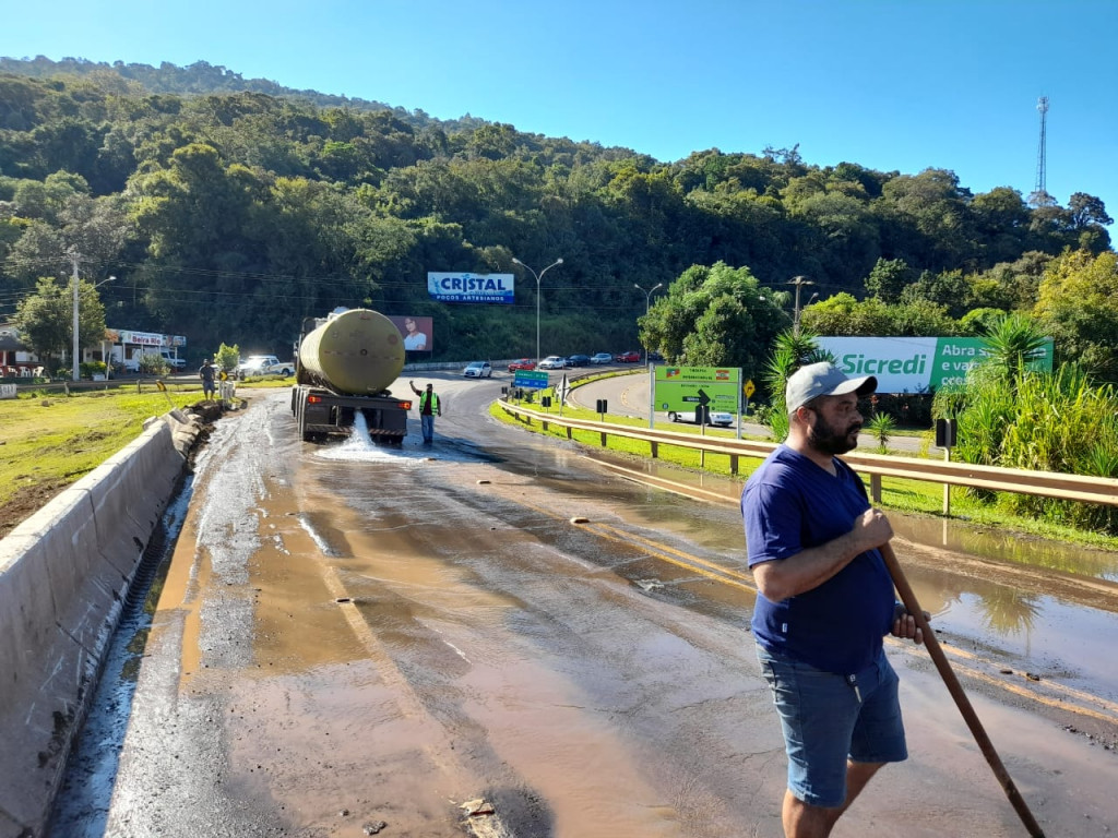 V Deo Rodovia Na Regi O Do Goio N Tem Tr Nsito Interrompido Para