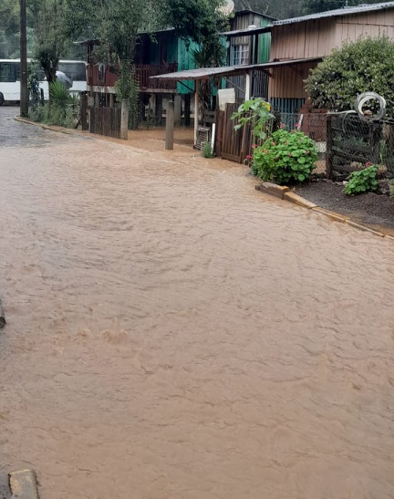 Moradores Ficam Ilhados Ap S Forte Chuva No Oeste De Sc Clicrdc