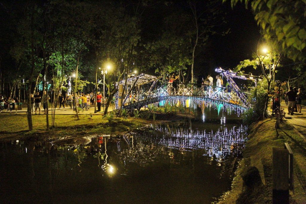 Iluminação e Casa do Artesanato estão entre as atrações do Ecoparque em