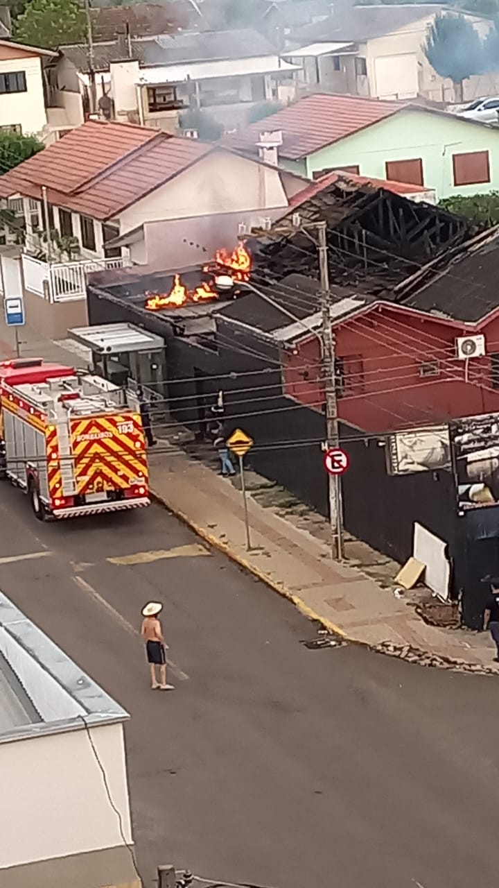 V Deo Boate Que Pegou Fogo Na Noite De Ontem Volta A Registrar