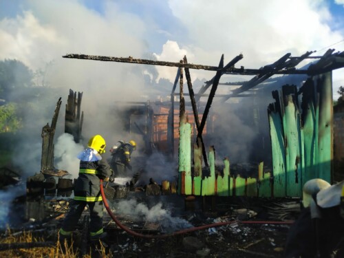 Casa fica destruída pelo fogo no Oeste de SC ClicRDC