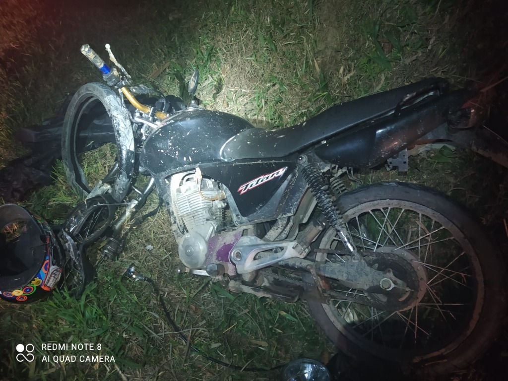 Jovem morre após violenta colisão entre caminhão e moto ClicRDC