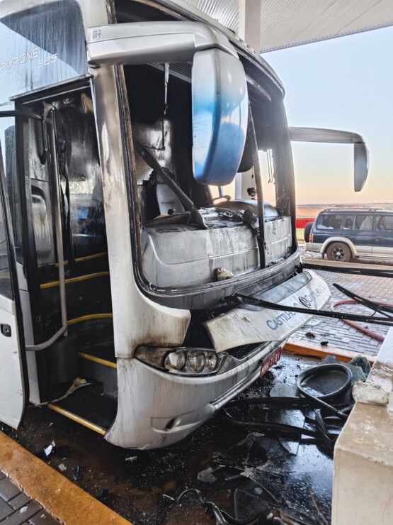 Bombeiros são mobilizados para incêndio em ônibus no Oeste de SC ClicRDC