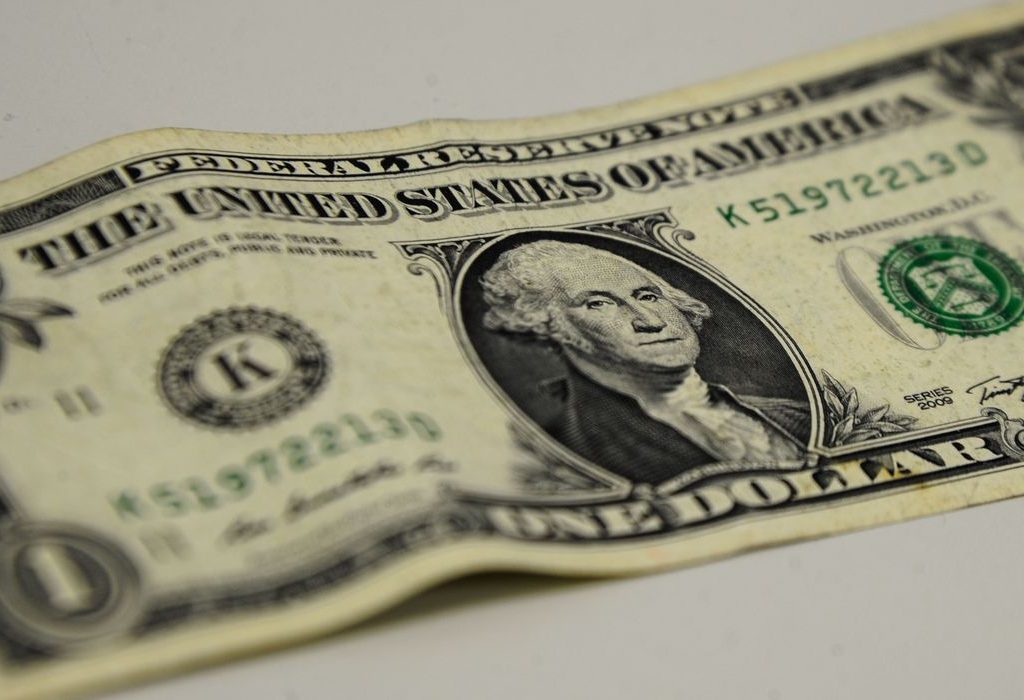 O dólar aumentou o valor e registrou uma nova máxima histórica na quarta-feira (18)