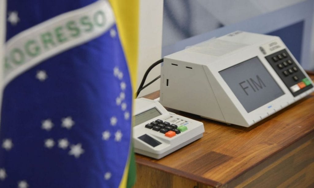 eleições, urna, bandeira do Brasil