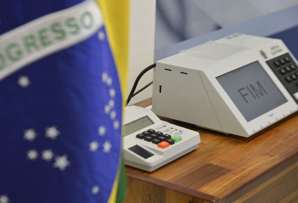 eleições, urna, bandeira do Brasil