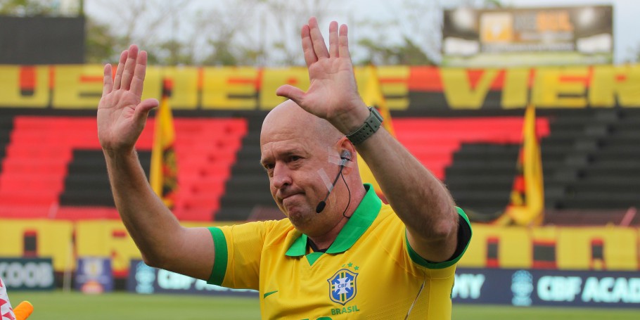 Héber Roberto Lopes é o árbitro com mais jogos na Série A do
