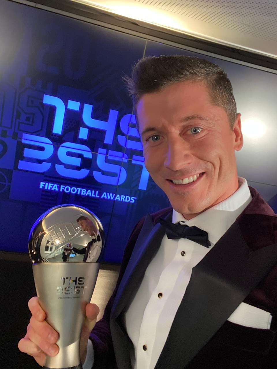 Lewandowski desbanca Messi e é eleito o melhor jogador do mundo