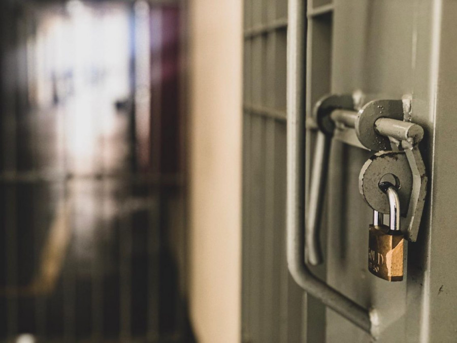 Jovem é presa por tráfico de drogas em Chapecó