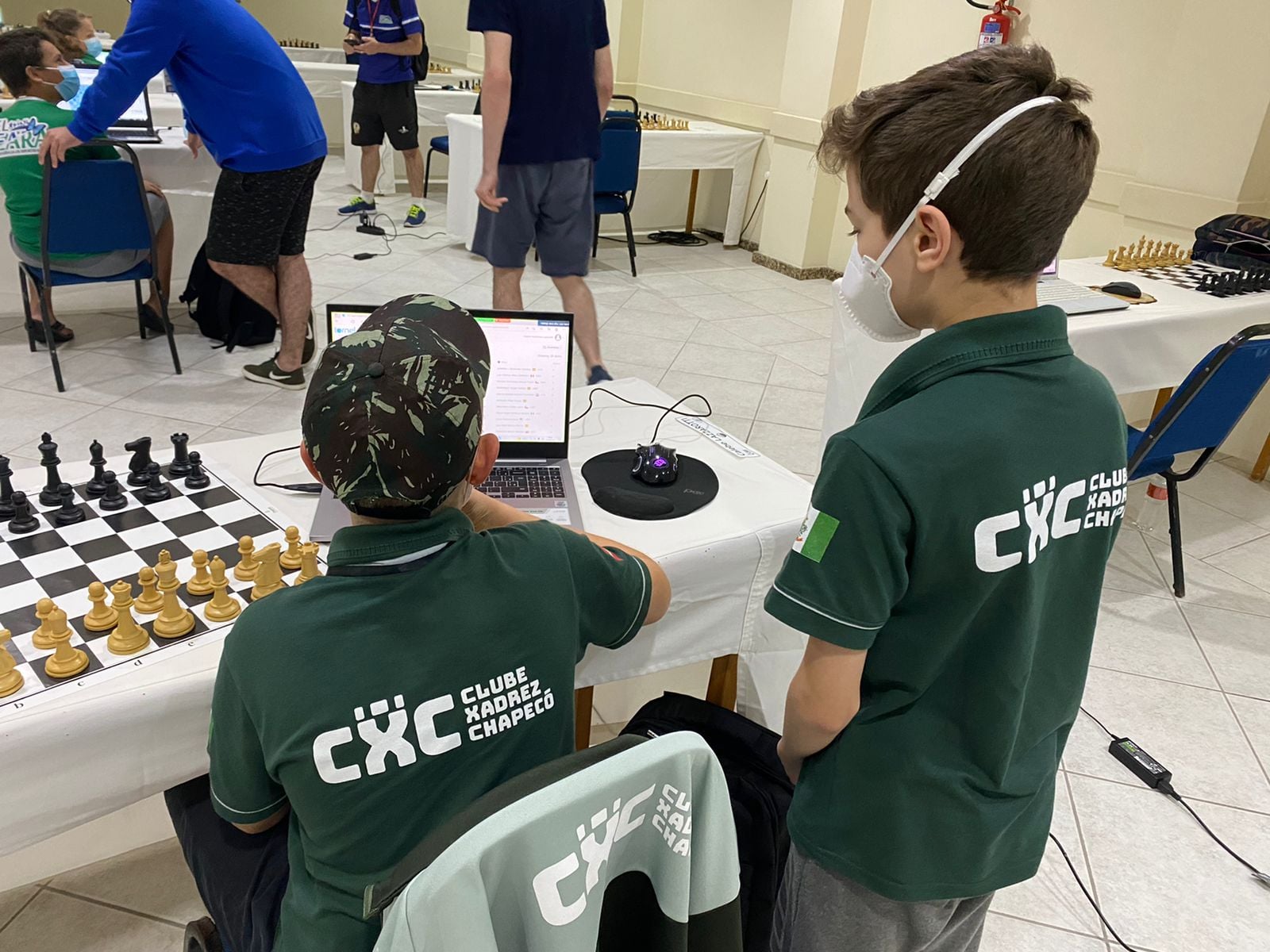 Atletas de Chapecó disputam torneio Internacional de Xadrez em