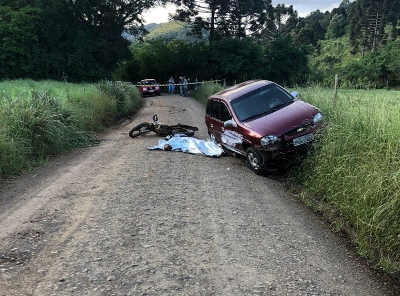 Jovem morre após queda de moto durante trilha em Santa Catarina