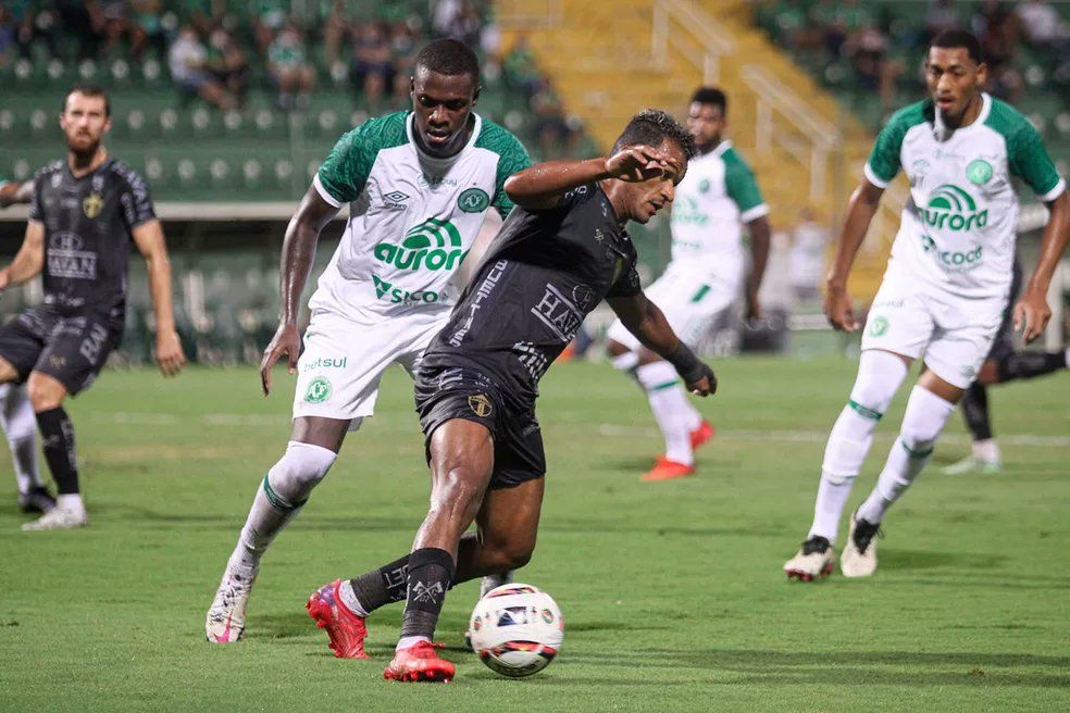 Em Confronto Inédito Na Série B, Chapecoense Enfrenta O Brusque - ClicRDC