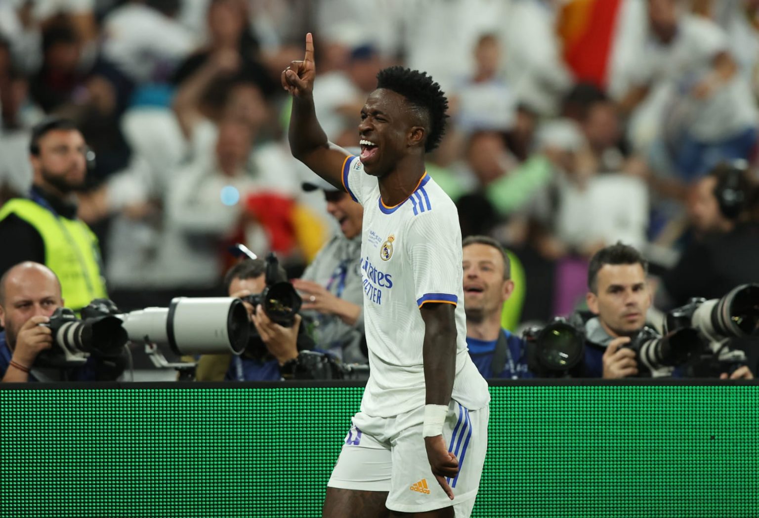 Com 21 anos, Vini Jr é eleito o Jogador Revelação da Champions League ...