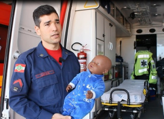 VÍDEO: Bombeiros ensinam como agir em situação de engasgamento em crianças
