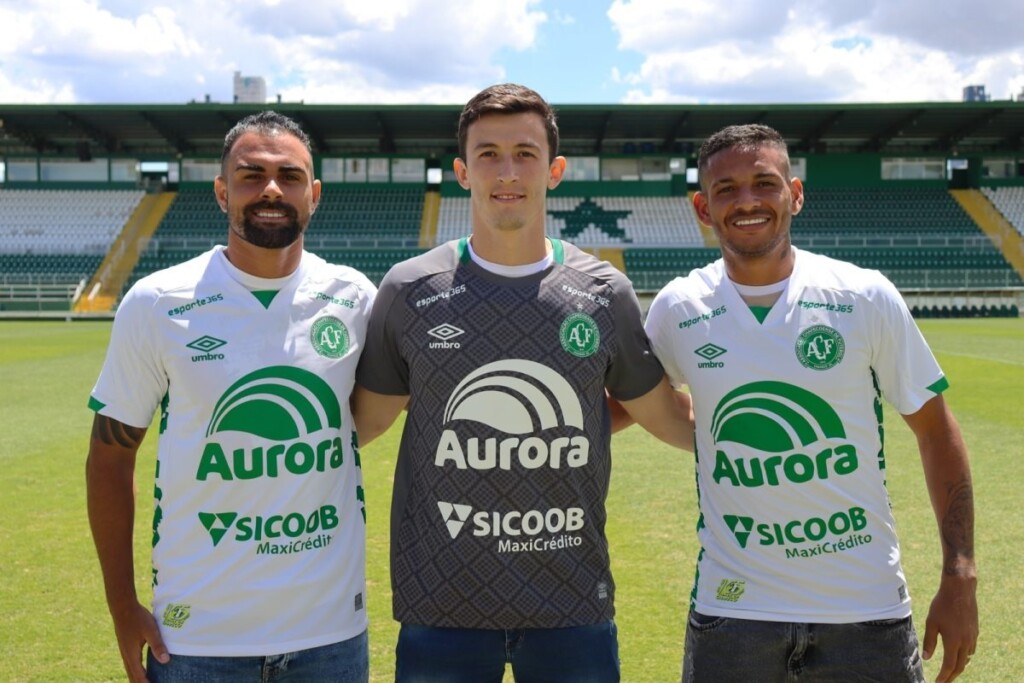 O goleiro Airton, o zagueiro Maurício e o atacante Danrlei