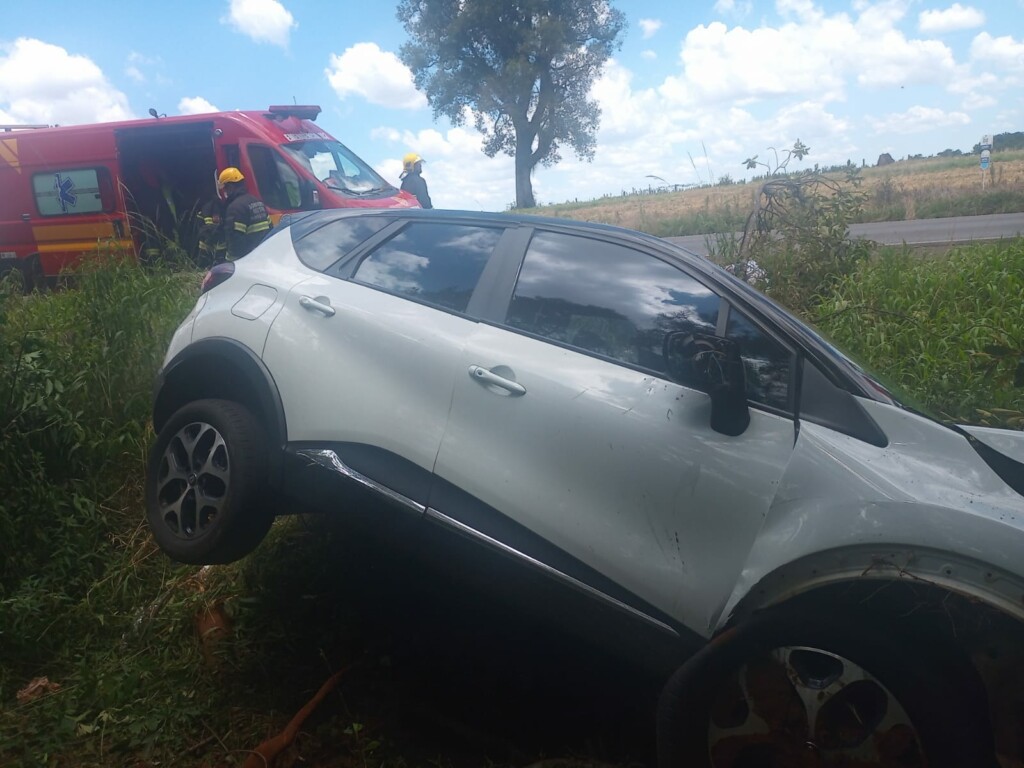 Acidente entre carros é registrado na BR-282