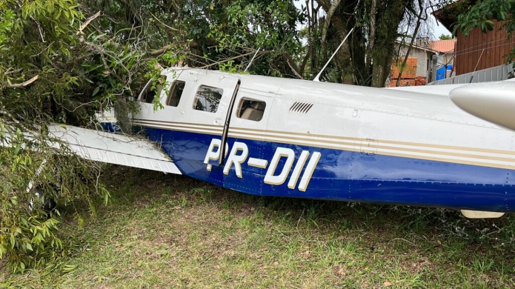 Avião colide com árvores ao aterrissar em Santa Catarina