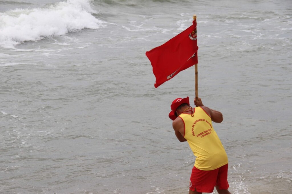 Corpo de Bombeiros bandeira vermelha