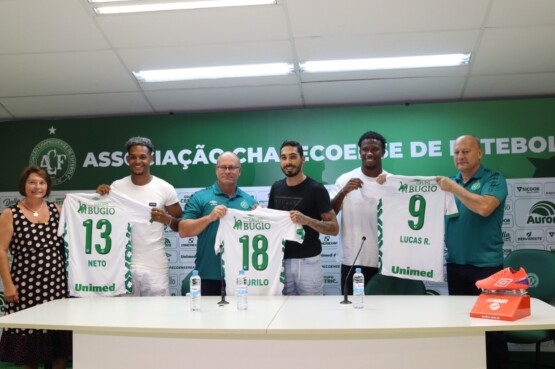 Antes Da Estreia No Catarinense Chapecoense Apresenta Mais Três Jogadores Clicrdc