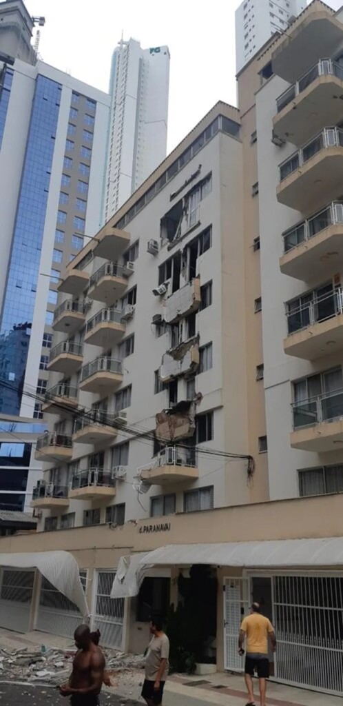 Sacadas de edifício desabam em Santa Catarina