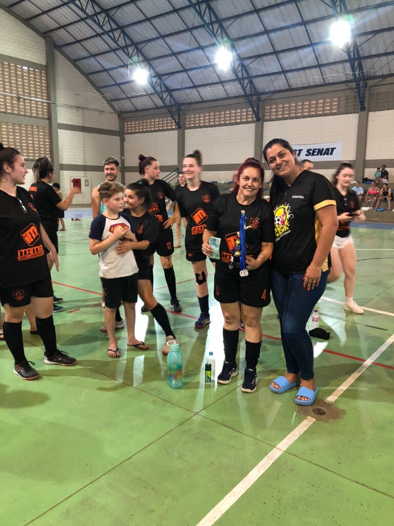 Torneio de futsal feminino reúne diversas equipes em Chapecó