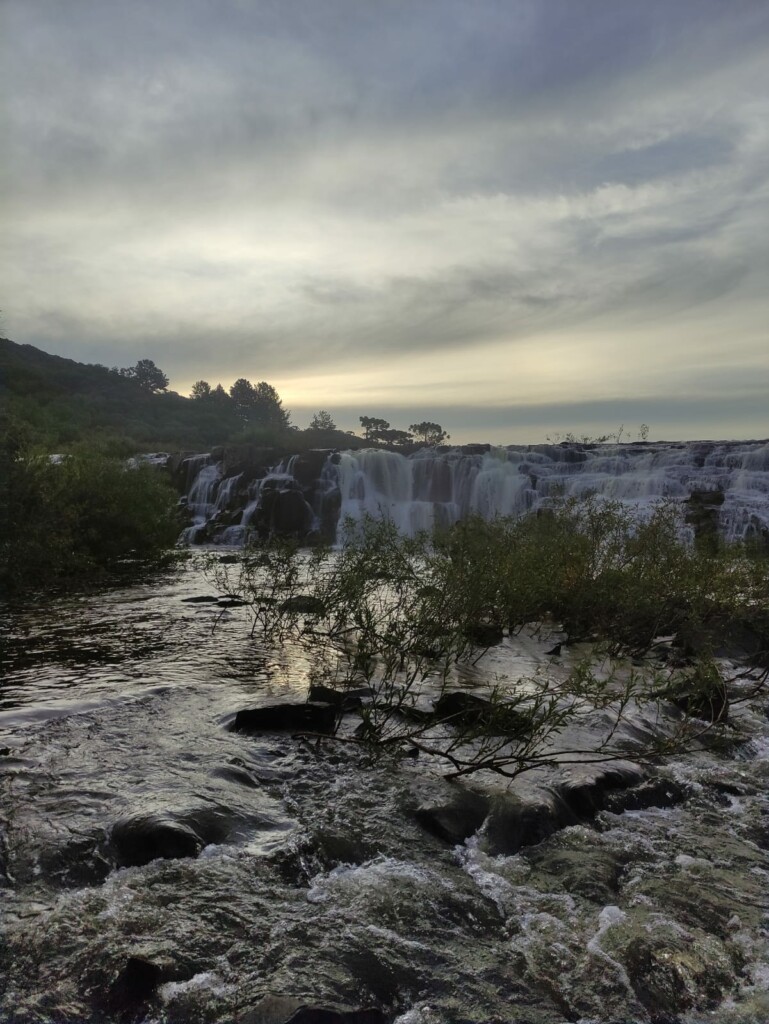 Corpo de jovem que escorreu e caiu de cachoeira é encontrado pelos bombeiros