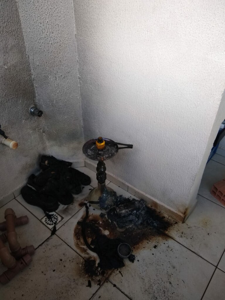 Brasa de narguilé causa princípio de incêndio em apartamento de Chapecó
