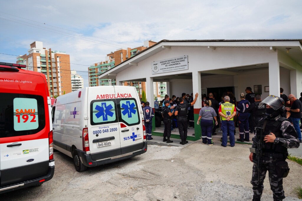 Policiais ficam feridos em incêndio que deixou três pessoas mortas em penitenciária de Santa Catarina