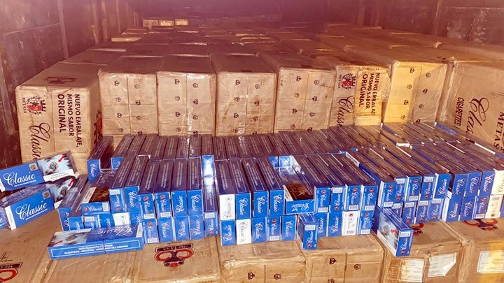 Trezentas caixas de vinho e 200 mil maços de cigarros são apreendidos no Oeste de Santa Catarina