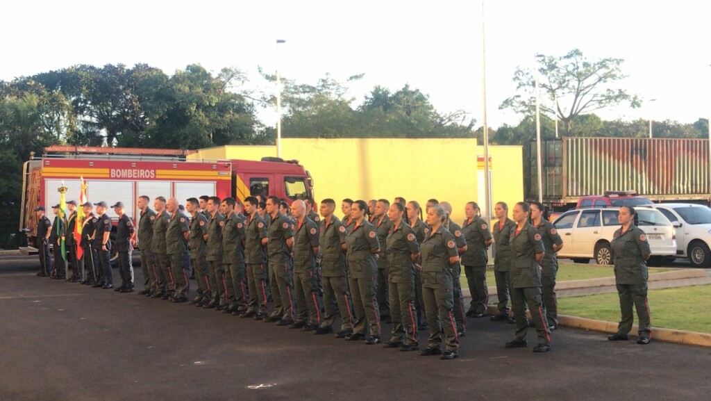 Corpo de Bombeiros forma 41 Bombeiros Comunitários e recebe viatura em Chapecó 