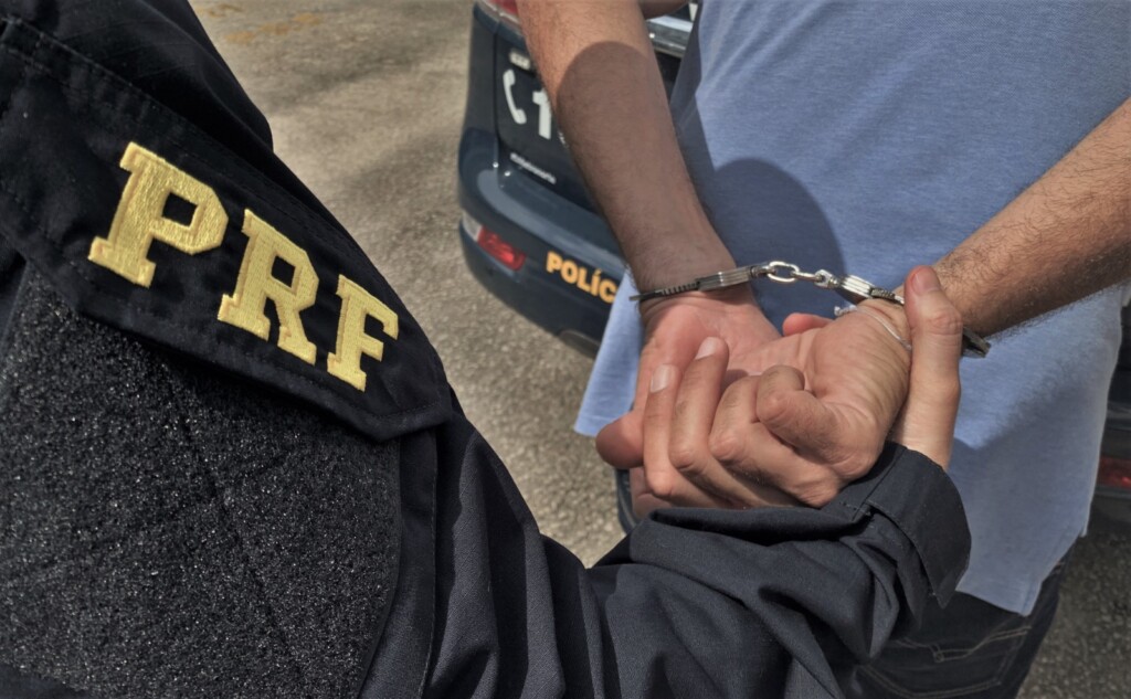Homem procurado pela Justiça da Paraíba é preso ao furtar carga na BR-282