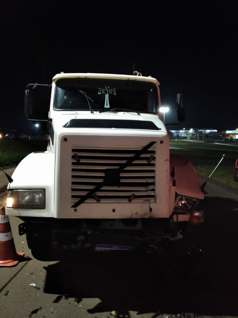 Colisão entre carro e carreta deixa um morto na BR-282, no Oeste de SC 1 klmj
