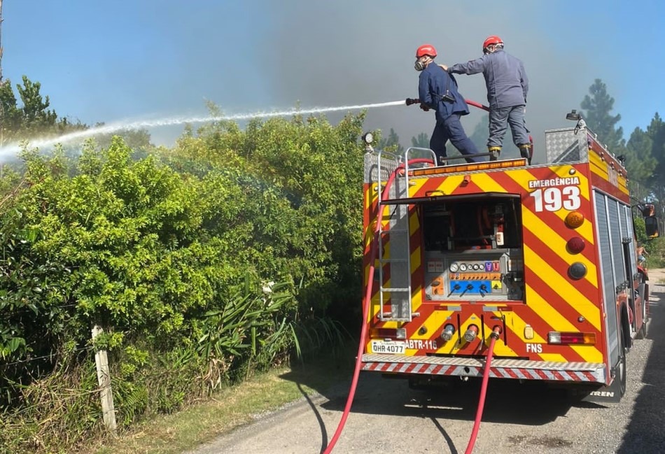 Incêndio na maior unidade de conservação de proteção integral de SC é extinto após quase 19 horas