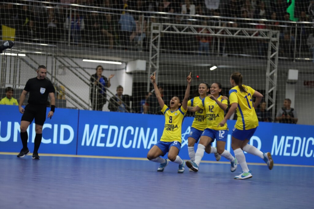 Em Xanxerê, Brasil estreia com vitória no Torneio Internacional de Futsal Feminino