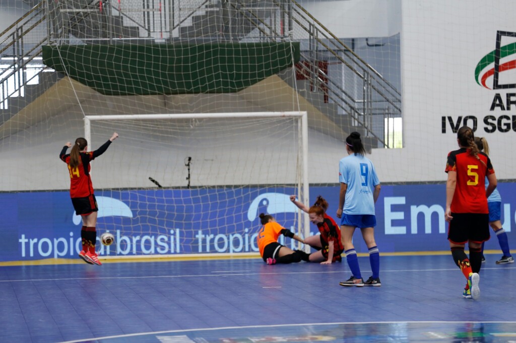 Disputa define quinto e sexto colocados do Torneio Internacional de Futsal Feminino