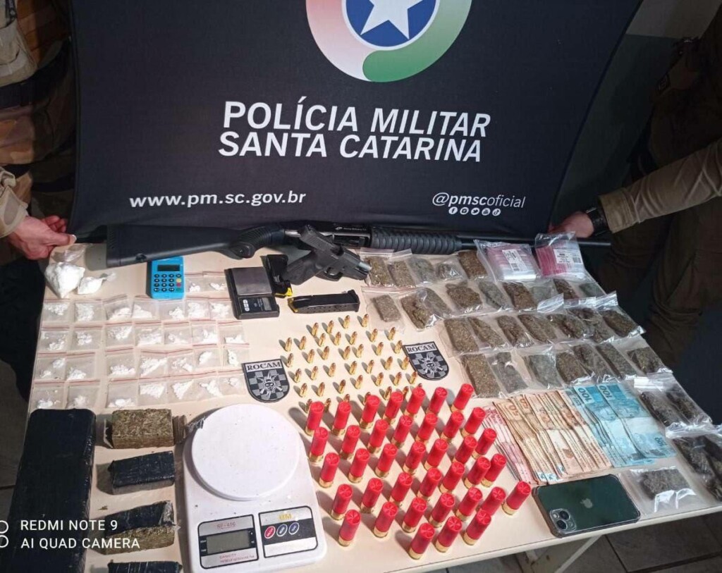 Armas e drogas são encontradas com homem em Chapecó