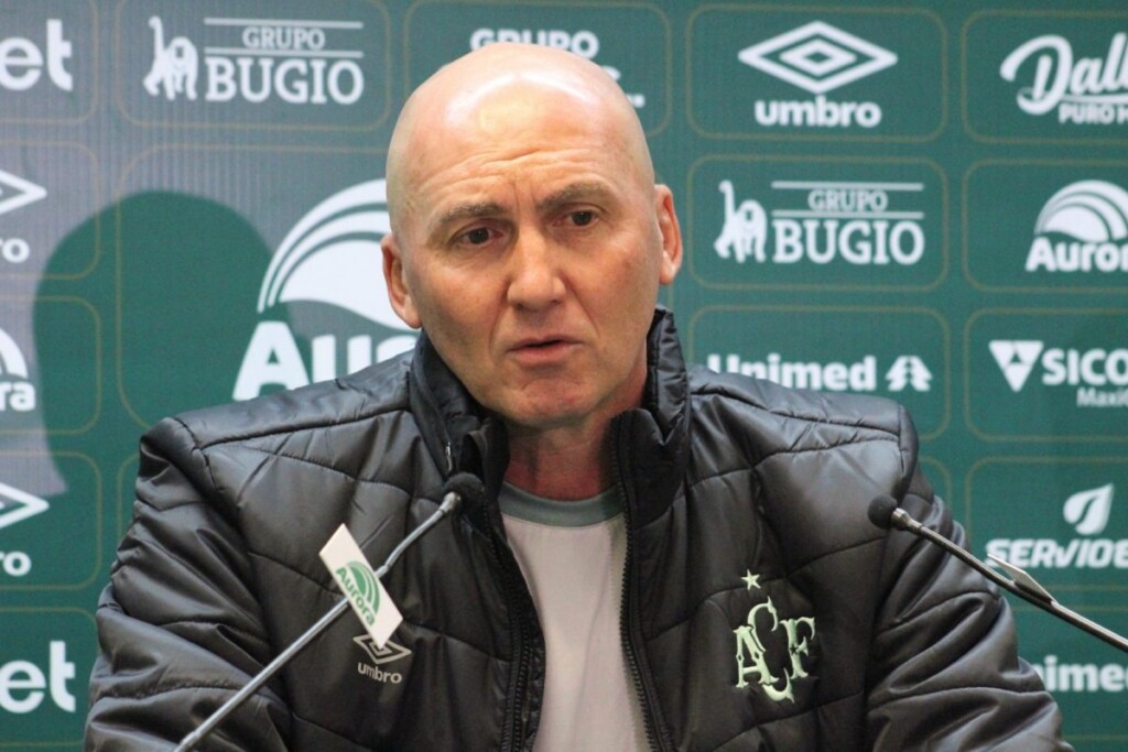 Gilmar Dal Pozzo é apresentado como novo técnico da Chapecoense