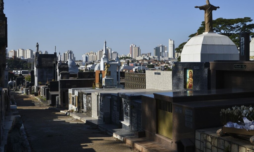 ‘Operação Porta do Céu’: Suspeita de receptação de objetos furtados em cemitérios de Chapecó é presa