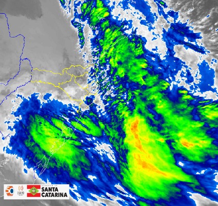 Defesa Civil de Santa Catarina alerta para continuidade da chuva intensa nas próximas horas