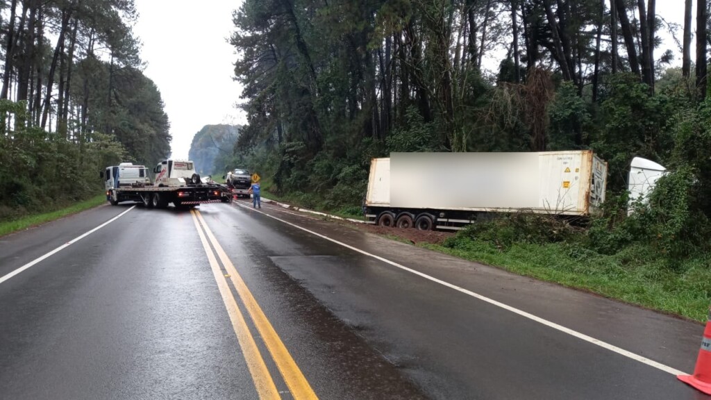 PRF informa que trânsito na BR-282 está interrompido  