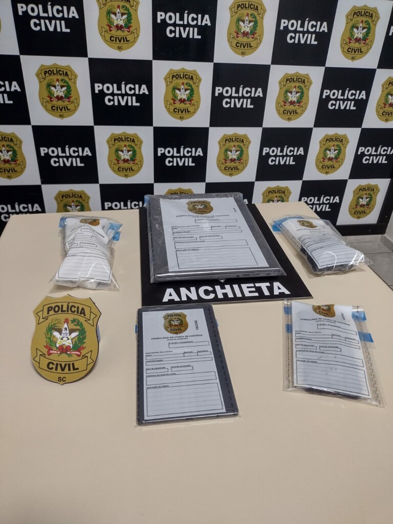 Polícia Civil faz ação em casa de adolescente suspeito de realizar montagens de fotografias em cena de nudez