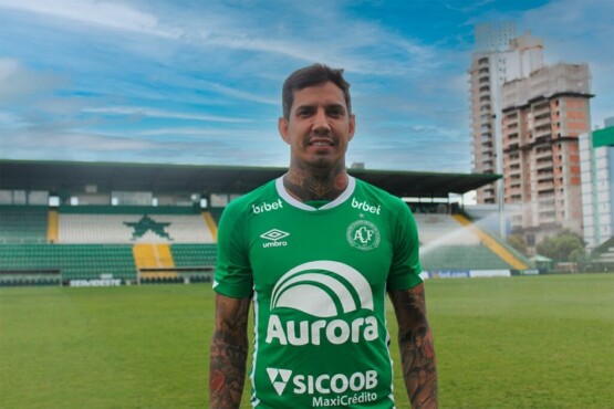 Chapecoense comunica a rescisão contratual com o zagueiro Victor Ramos