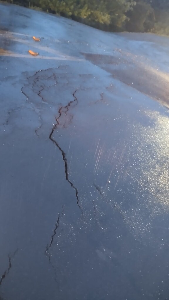 Devido às fortes chuvas, trecho de rodovia cede no Oeste de Santa Catarina