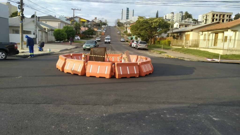 Mudança no trânsito em Chapecó: Prefeitura instala rótula 