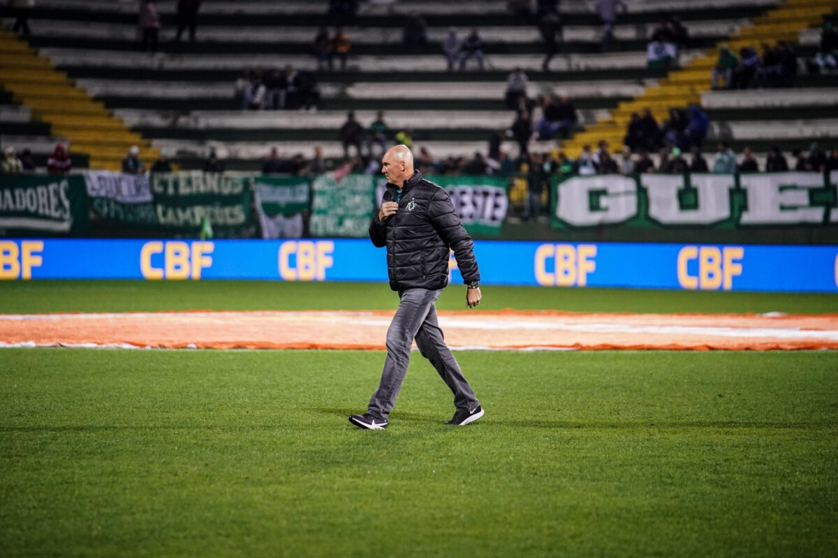 AO VIVO: Gilmar Dal Pozzo é apresentado na Arena Condá - Rádio Chapecó FM