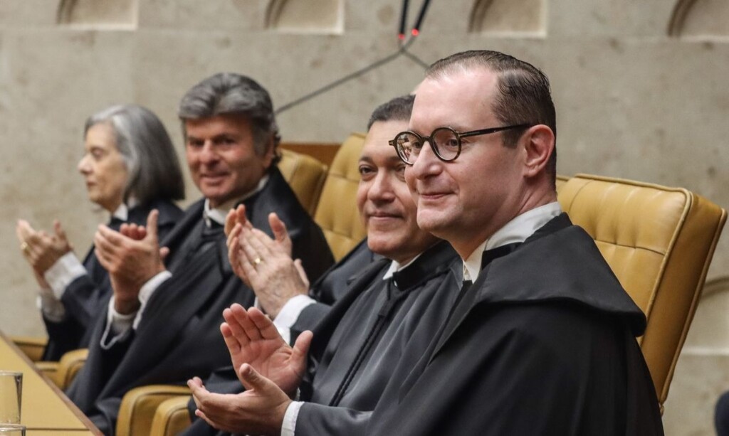 Cristiano Zanin é empossado no cargo de ministro do STF 