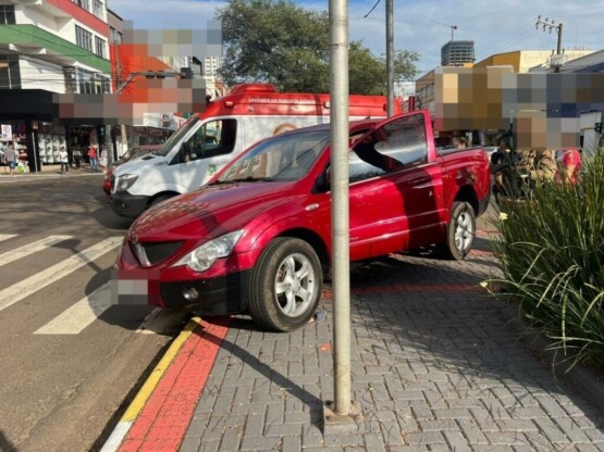 Mulher é encaminhada ao hospital após ser atropelada pelo próprio veículo em Chapecó