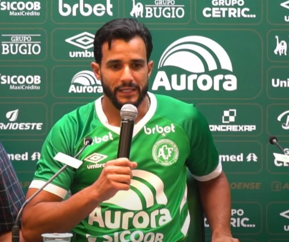 Acompanhe a apresentação do atacante Henrique Dourado na Chapecoense