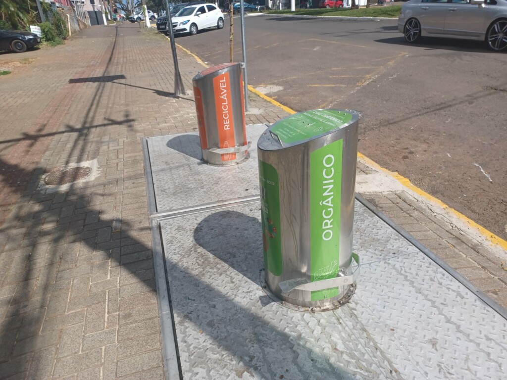 Prefeitura de Chapecó já instalou 16 lixeiras subterrâneas e orienta a população sobre o uso correto